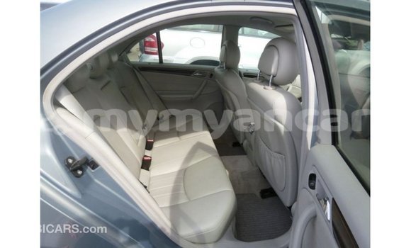 သွင်းကုန် Mercedes-Benz 190 (W201) Blue ကား Import - Dubai Ayeyarwady သွင်းကုန် Mercedes-Benz 190 (W201) Blue ကား Import - Dubai Ayeyarwady