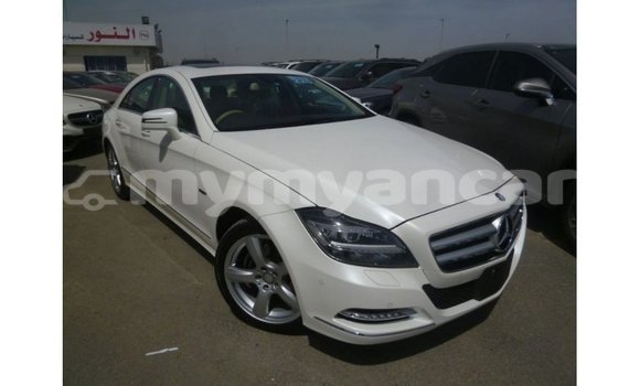 သွင်းကုန် Mercedes-Benz 190 (W201) White ကား Import - Dubai Ayeyarwady သွင်းကုန် Mercedes-Benz 190 (W201) White ကား Import - Dubai Ayeyarwady