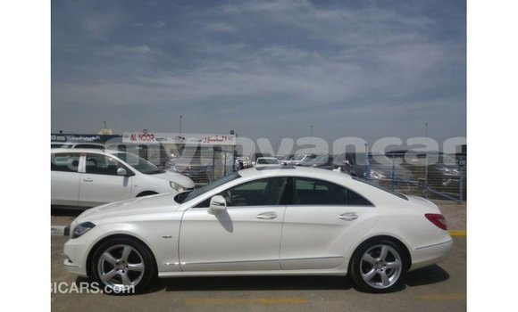 သွင်းကုန် Mercedes-Benz 190 (W201) White ကား Import - Dubai Ayeyarwady သွင်းကုန် Mercedes-Benz 190 (W201) White ကား Import - Dubai Ayeyarwady