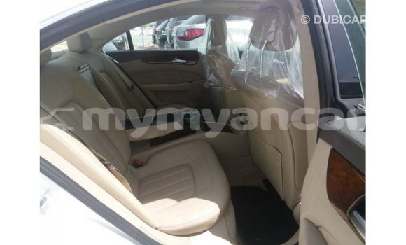 သွင်းကုန် Mercedes-Benz 190 (W201) White ကား Import - Dubai Ayeyarwady သွင်းကုန် Mercedes-Benz 190 (W201) White ကား Import - Dubai Ayeyarwady