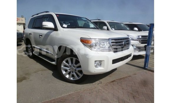 သွင်းကုန် Toyota Land Cruiser White ကား Import - Dubai Ayeyarwady သွင်းကုန် Toyota Land Cruiser White ကား Import - Dubai Ayeyarwady