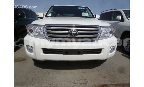 သွင်းကုန် Toyota Land Cruiser White ကား Import - Dubai Ayeyarwady သွင်းကုန် Toyota Land Cruiser White ကား Import - Dubai Ayeyarwady