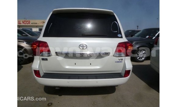 သွင်းကုန် Toyota Land Cruiser White ကား Import - Dubai Ayeyarwady သွင်းကုန် Toyota Land Cruiser White ကား Import - Dubai Ayeyarwady