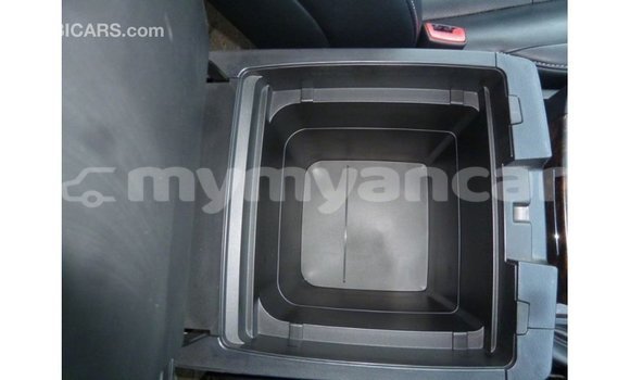 သွင်းကုန် Toyota Land Cruiser White ကား Import - Dubai Ayeyarwady သွင်းကုန် Toyota Land Cruiser White ကား Import - Dubai Ayeyarwady