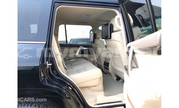 သွင်းကုန် Toyota Land Cruiser Black ကား Import - Dubai Ayeyarwady သွင်းကုန် Toyota Land Cruiser Black ကား Import - Dubai Ayeyarwady