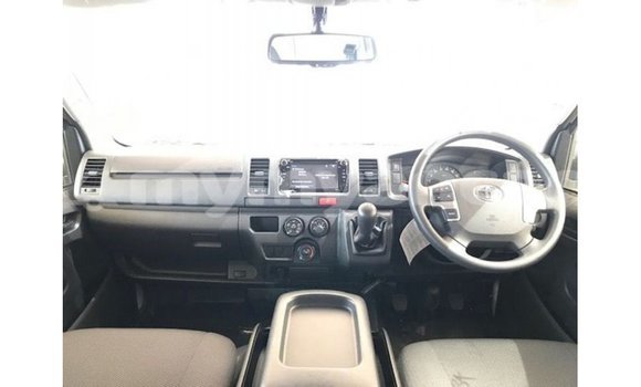 သွင်းကုန် Toyota Hiace White ကား Import - Dubai Ayeyarwady သွင်းကုန် Toyota Hiace White ကား Import - Dubai Ayeyarwady