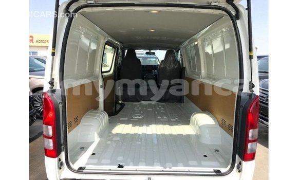 သွင်းကုန် Toyota Hiace White ကား Import - Dubai Ayeyarwady သွင်းကုန် Toyota Hiace White ကား Import - Dubai Ayeyarwady