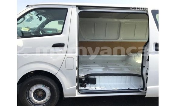 သွင်းကုန် Toyota Hiace White ကား Import - Dubai Ayeyarwady သွင်းကုန် Toyota Hiace White ကား Import - Dubai Ayeyarwady