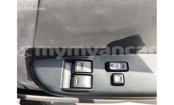 သွင်းကုန် Toyota Hiace White ကား Import - Dubai Ayeyarwady သွင်းကုန် Toyota Hiace White ကား Import - Dubai Ayeyarwady