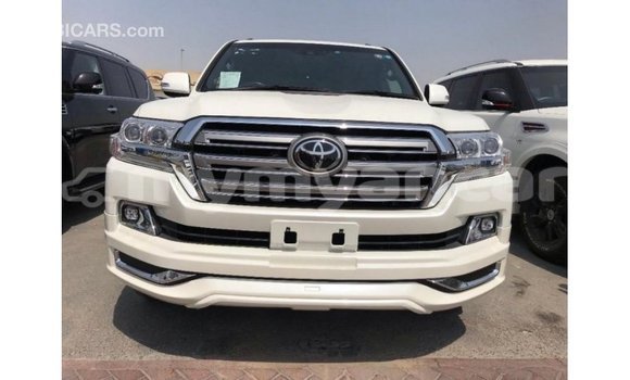 Buy Import Toyota Land Cruiser White Car in Import - Dubai in Ayeyarwady Buy Import Toyota Land Cruiser White Car in Import - Dubai in Ayeyarwady