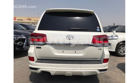Buy Import Toyota Land Cruiser White Car in Import - Dubai in Ayeyarwady Buy Import Toyota Land Cruiser White Car in Import - Dubai in Ayeyarwady