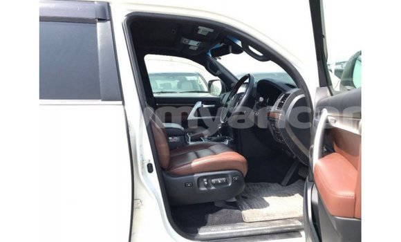 Buy Import Toyota Land Cruiser White Car in Import - Dubai in Ayeyarwady Buy Import Toyota Land Cruiser White Car in Import - Dubai in Ayeyarwady