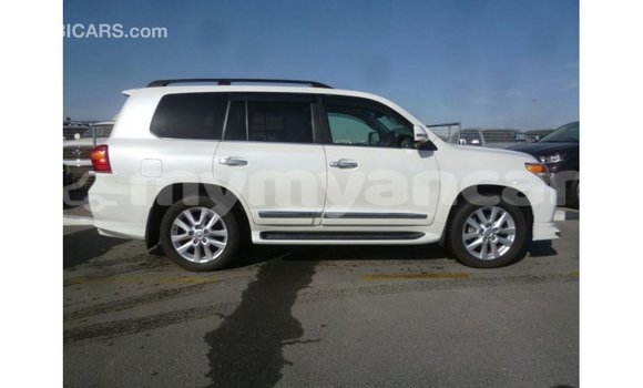 Acheter Import Voiture Toyota Land Cruiser Blanc à Import - Dubai, #<Region:0x000000000c5121b8> Acheter Import Voiture Toyota Land Cruiser Blanc à Import - Dubai, #<Region:0x000000000c5121b8>