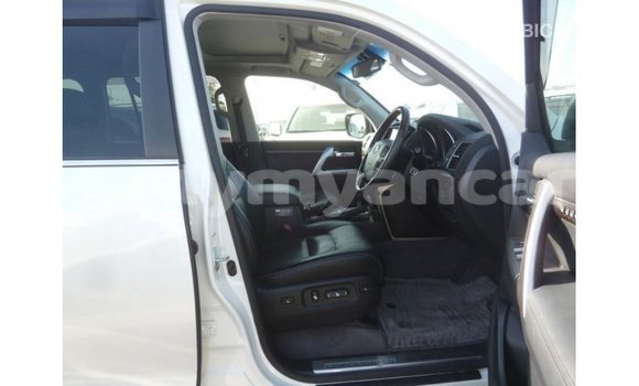Acheter Import Voiture Toyota Land Cruiser Blanc à Import - Dubai, #<Region:0x000000000c5121b8> Acheter Import Voiture Toyota Land Cruiser Blanc à Import - Dubai, #<Region:0x000000000c5121b8>
