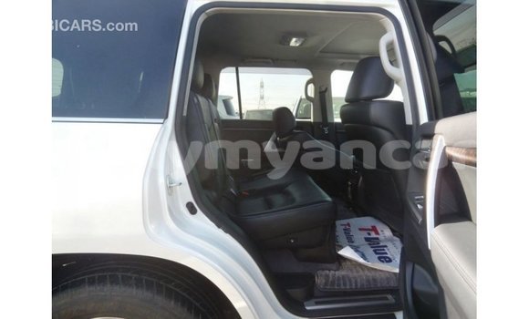 Acheter Import Voiture Toyota Land Cruiser Blanc à Import - Dubai, #<Region:0x000000000c5121b8> Acheter Import Voiture Toyota Land Cruiser Blanc à Import - Dubai, #<Region:0x000000000c5121b8>