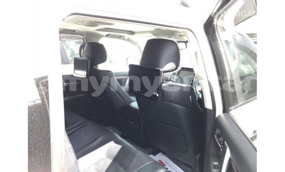 Acheter Import Voiture Toyota Land Cruiser Blanc à Import - Dubai, #<Region:0x000000000c5121b8> Acheter Import Voiture Toyota Land Cruiser Blanc à Import - Dubai, #<Region:0x000000000c5121b8>