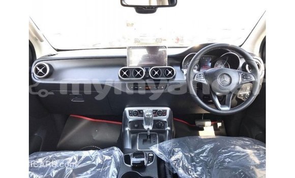 သွင်းကုန် Mercedes-Benz 250 Black ကား Import - Dubai Ayeyarwady သွင်းကုန် Mercedes-Benz 250 Black ကား Import - Dubai Ayeyarwady