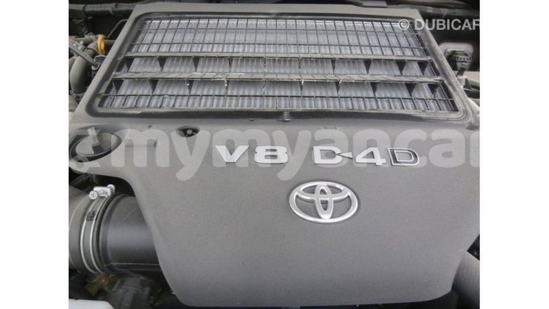 Big with watermark toyota land cruiser ayeyarwady import dubai 2309