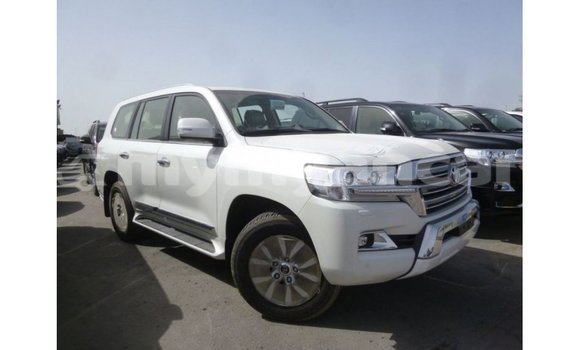 Buy Import Toyota Land Cruiser White Car in Import - Dubai in Ayeyarwady Buy Import Toyota Land Cruiser White Car in Import - Dubai in Ayeyarwady