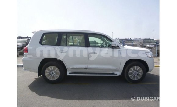 Buy Import Toyota Land Cruiser White Car in Import - Dubai in Ayeyarwady Buy Import Toyota Land Cruiser White Car in Import - Dubai in Ayeyarwady