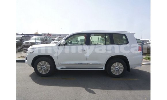Buy Import Toyota Land Cruiser White Car in Import - Dubai in Ayeyarwady Buy Import Toyota Land Cruiser White Car in Import - Dubai in Ayeyarwady