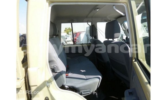 Acheter Import Voiture Toyota Land Cruiser Beige à Import - Dubai, #<Region:0x000000000c5121b8> Acheter Import Voiture Toyota Land Cruiser Beige à Import - Dubai, #<Region:0x000000000c5121b8>