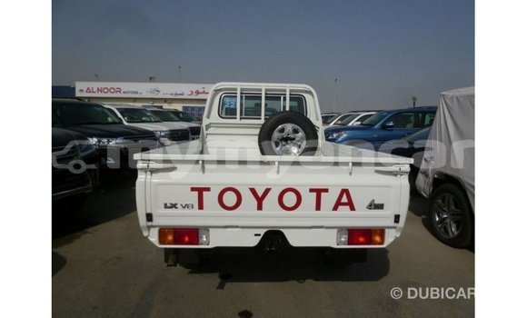 သွင်းကုန် Toyota Land Cruiser White ကား Import - Dubai Ayeyarwady သွင်းကုန် Toyota Land Cruiser White ကား Import - Dubai Ayeyarwady
