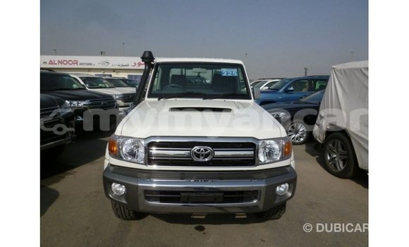 သွင်းကုန် Toyota Land Cruiser White ကား Import - Dubai Ayeyarwady သွင်းကုန် Toyota Land Cruiser White ကား Import - Dubai Ayeyarwady