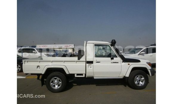 သွင်းကုန် Toyota Land Cruiser White ကား Import - Dubai Ayeyarwady သွင်းကုန် Toyota Land Cruiser White ကား Import - Dubai Ayeyarwady