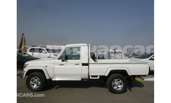 သွင်းကုန် Toyota Land Cruiser White ကား Import - Dubai Ayeyarwady သွင်းကုန် Toyota Land Cruiser White ကား Import - Dubai Ayeyarwady
