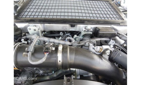 သွင်းကုန် Toyota Land Cruiser White ကား Import - Dubai Ayeyarwady သွင်းကုန် Toyota Land Cruiser White ကား Import - Dubai Ayeyarwady