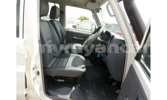 Acheter Import Voiture Toyota Land Cruiser Blanc à Import - Dubai, #<Region:0x000000000c5121b8> Acheter Import Voiture Toyota Land Cruiser Blanc à Import - Dubai, #<Region:0x000000000c5121b8>