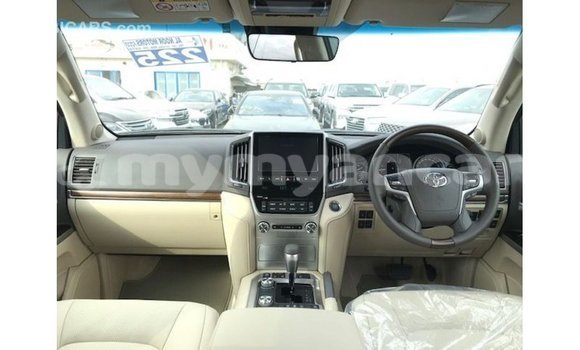 Acheter Import Voiture Toyota Land Cruiser Blanc à Import - Dubai, #<Region:0x000000000c5121b8> Acheter Import Voiture Toyota Land Cruiser Blanc à Import - Dubai, #<Region:0x000000000c5121b8>