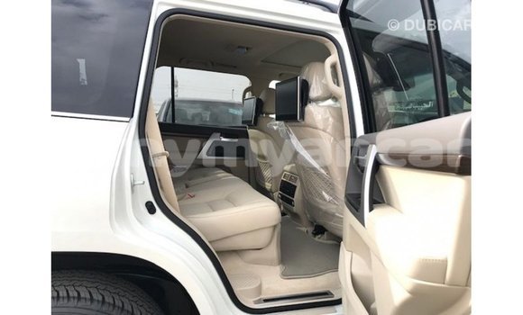 Acheter Import Voiture Toyota Land Cruiser Blanc à Import - Dubai, #<Region:0x000000000c5121b8> Acheter Import Voiture Toyota Land Cruiser Blanc à Import - Dubai, #<Region:0x000000000c5121b8>