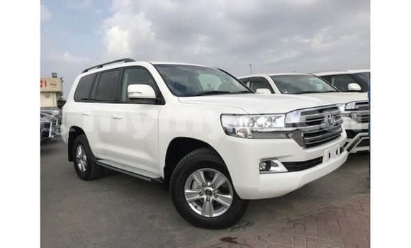 သွင်းကုန် Toyota Land Cruiser White ကား Import - Dubai Ayeyarwady သွင်းကုန် Toyota Land Cruiser White ကား Import - Dubai Ayeyarwady