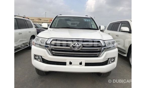 သွင်းကုန် Toyota Land Cruiser White ကား Import - Dubai Ayeyarwady သွင်းကုန် Toyota Land Cruiser White ကား Import - Dubai Ayeyarwady
