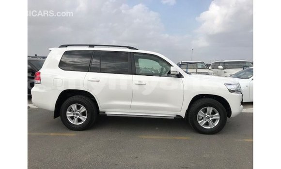 သွင်းကုန် Toyota Land Cruiser White ကား Import - Dubai Ayeyarwady သွင်းကုန် Toyota Land Cruiser White ကား Import - Dubai Ayeyarwady