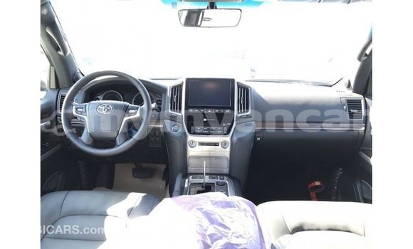 Buy Import Toyota Land Cruiser White Car in Import - Dubai in Ayeyarwady Buy Import Toyota Land Cruiser White Car in Import - Dubai in Ayeyarwady