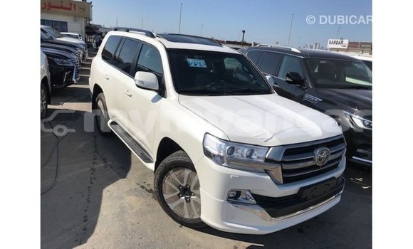Buy Import Toyota Land Cruiser White Car in Import - Dubai in Ayeyarwady Buy Import Toyota Land Cruiser White Car in Import - Dubai in Ayeyarwady