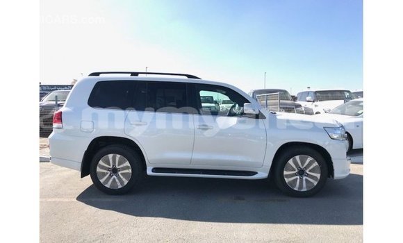 Buy Import Toyota Land Cruiser White Car in Import - Dubai in Ayeyarwady Buy Import Toyota Land Cruiser White Car in Import - Dubai in Ayeyarwady