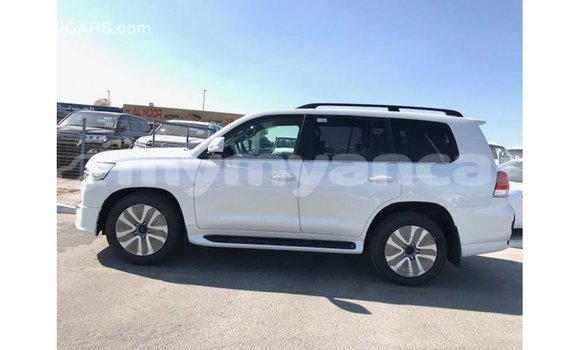 Buy Import Toyota Land Cruiser White Car in Import - Dubai in Ayeyarwady Buy Import Toyota Land Cruiser White Car in Import - Dubai in Ayeyarwady