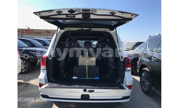 Buy Import Toyota Land Cruiser White Car in Import - Dubai in Ayeyarwady Buy Import Toyota Land Cruiser White Car in Import - Dubai in Ayeyarwady