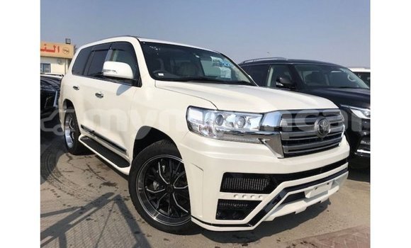 သွင်းကုန် Toyota Land Cruiser White ကား Import - Dubai Ayeyarwady သွင်းကုန် Toyota Land Cruiser White ကား Import - Dubai Ayeyarwady