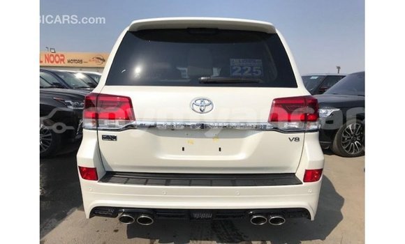 သွင်းကုန် Toyota Land Cruiser White ကား Import - Dubai Ayeyarwady သွင်းကုန် Toyota Land Cruiser White ကား Import - Dubai Ayeyarwady