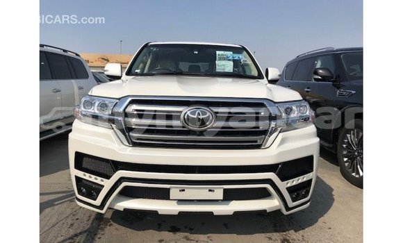 သွင်းကုန် Toyota Land Cruiser White ကား Import - Dubai Ayeyarwady သွင်းကုန် Toyota Land Cruiser White ကား Import - Dubai Ayeyarwady