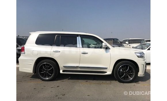 သွင်းကုန် Toyota Land Cruiser White ကား Import - Dubai Ayeyarwady သွင်းကုန် Toyota Land Cruiser White ကား Import - Dubai Ayeyarwady