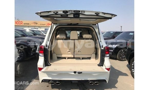 သွင်းကုန် Toyota Land Cruiser White ကား Import - Dubai Ayeyarwady သွင်းကုန် Toyota Land Cruiser White ကား Import - Dubai Ayeyarwady