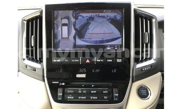 သွင်းကုန် Toyota Land Cruiser White ကား Import - Dubai Ayeyarwady သွင်းကုန် Toyota Land Cruiser White ကား Import - Dubai Ayeyarwady