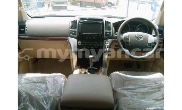 Buy Import Toyota Land Cruiser White Car in Import - Dubai in Ayeyarwady Buy Import Toyota Land Cruiser White Car in Import - Dubai in Ayeyarwady