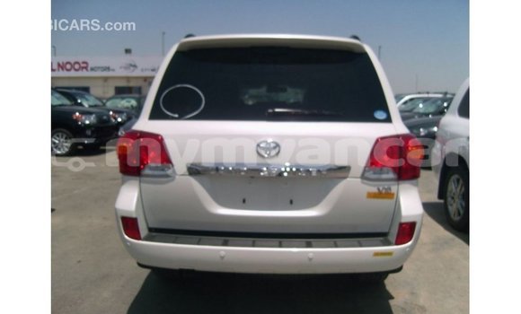 Buy Import Toyota Land Cruiser White Car in Import - Dubai in Ayeyarwady Buy Import Toyota Land Cruiser White Car in Import - Dubai in Ayeyarwady